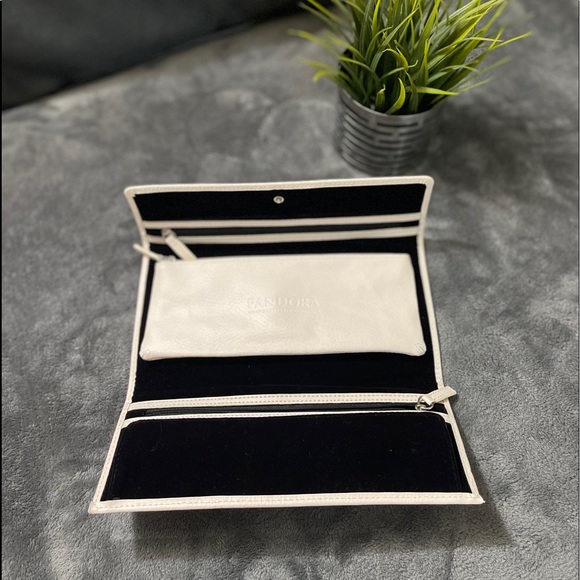 Pandora Unforgettable Moments Clutch/Jewelry Bag - Picture 5 of 12